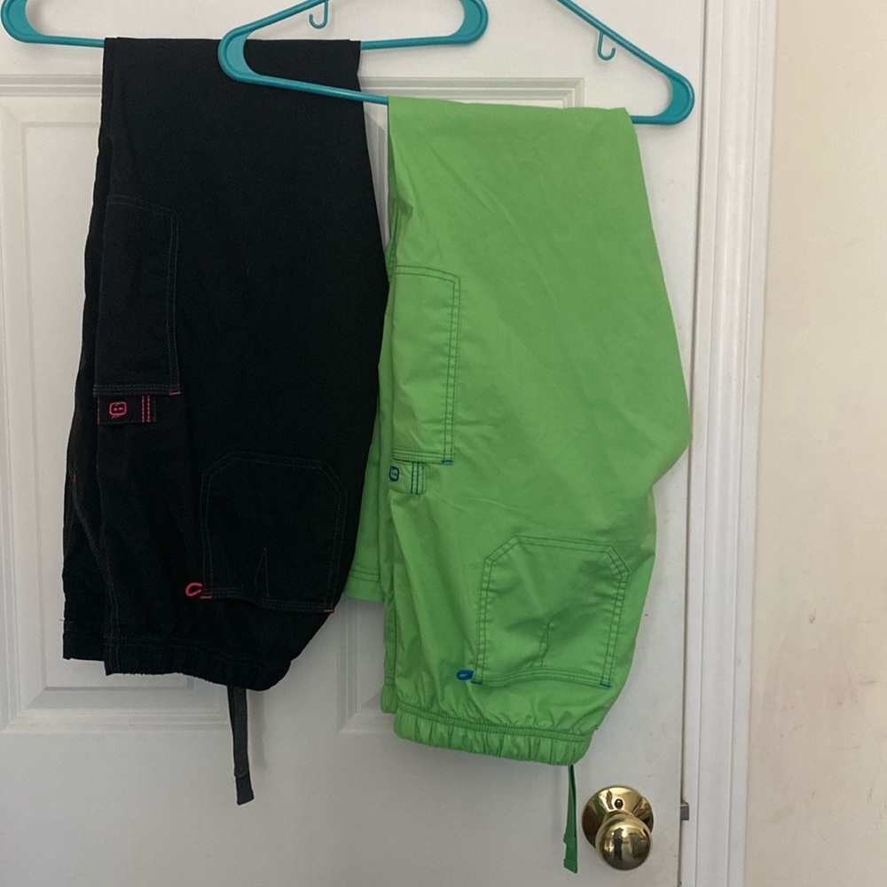 Black and green size medium Wonderwink scrub pants. Worn 1-2 times